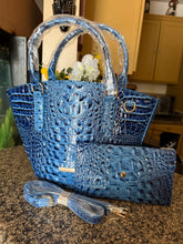 Load image into Gallery viewer, Medium Gator Print Bag
