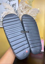 Load image into Gallery viewer, Foam Slides (size 10)

